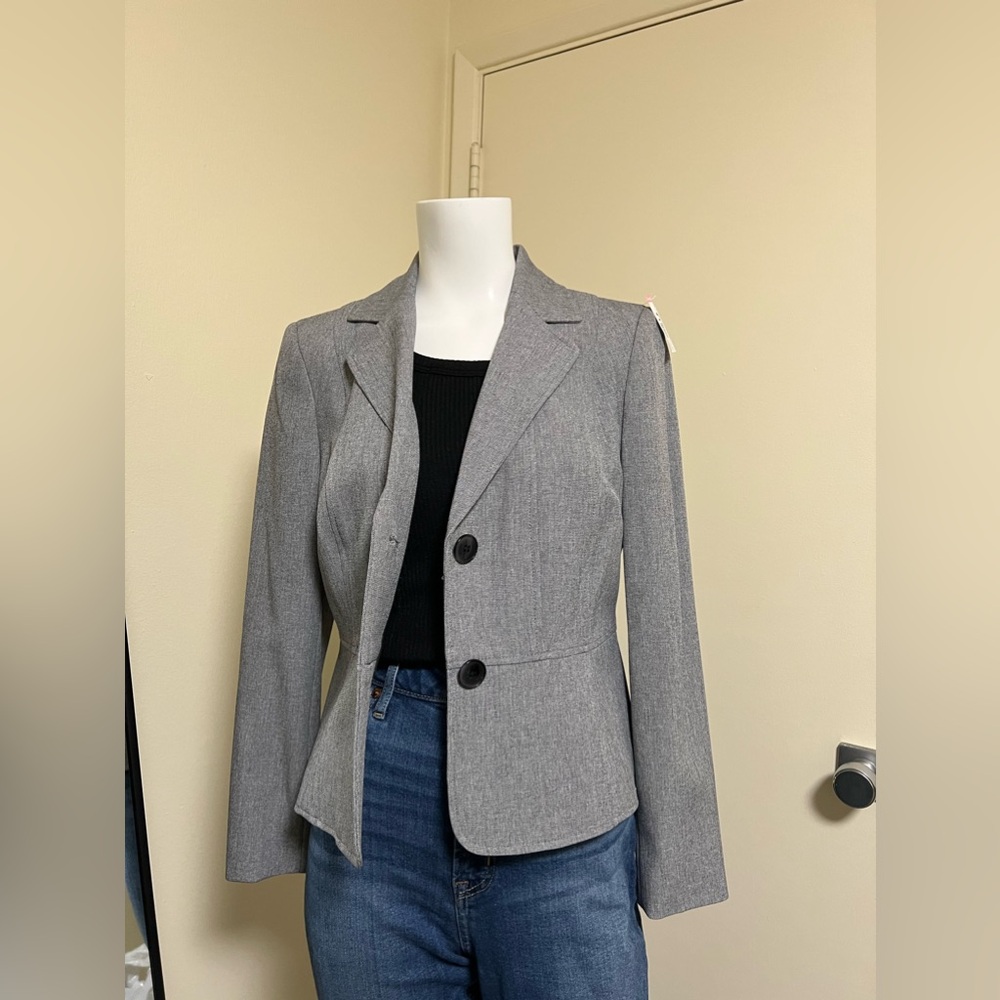 NWOT - Kasper 2 button gray collared blazer - Size 4 petite